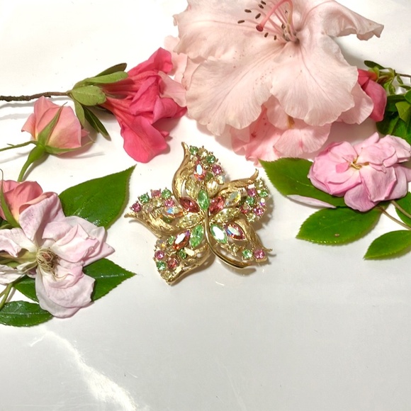 Coro brooch. Pink and green coro brooch. 16 Uranium glass rhinestones brooch 3" - Picture 3 of 3